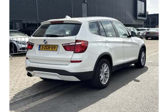 BMW X3 (2015) thumbnail 2