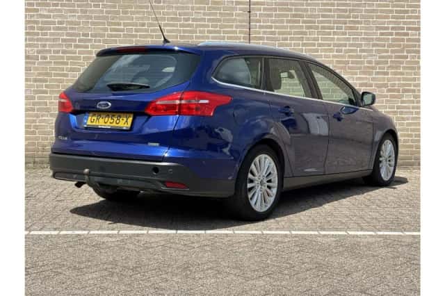 Ford Focus (2015) thumbnail 2