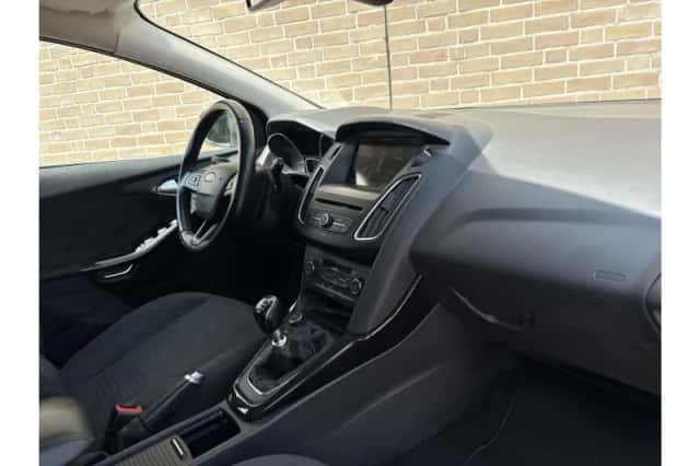 Ford Focus (2015) thumbnail 3