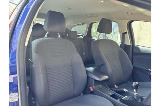 Ford Focus (2015) thumbnail 4