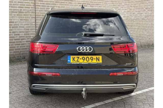 Audi Q7 (2016) thumbnail 6