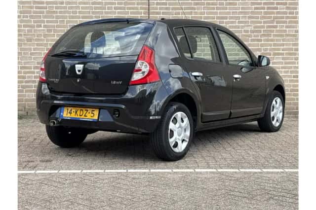 Dacia Sandero (2009) thumbnail 2