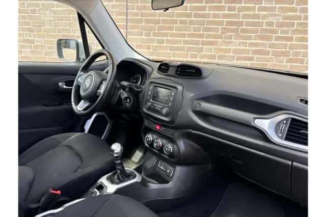 Jeep Renegade (2015) thumbnail 3