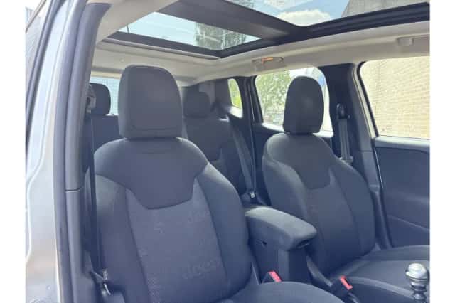 Jeep Renegade (2015) thumbnail 4