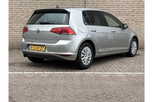 Volkswagen Golf (2014) thumbnail 2