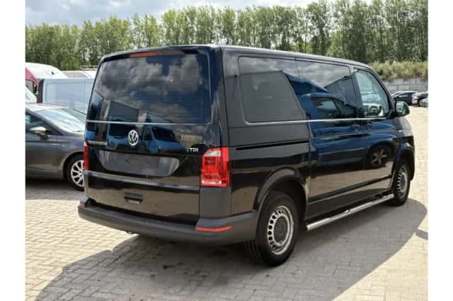 Volkswagen Transporter (2017) thumbnail 2