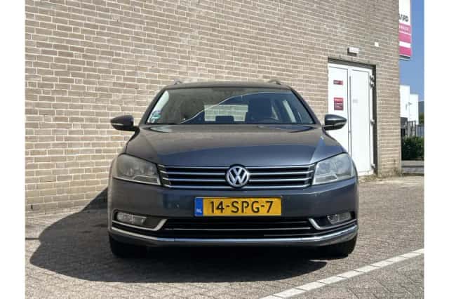Volkswagen Passat (2011) thumbnail 5