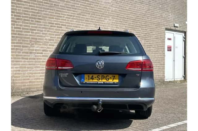 Volkswagen Passat (2011) thumbnail 6