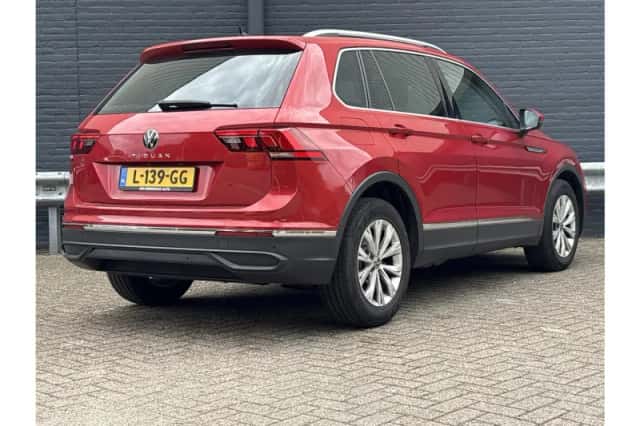 Volkswagen Tiguan (2021) thumbnail 2
