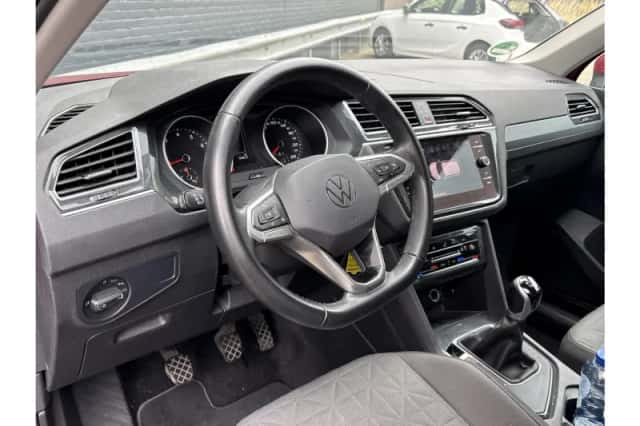 Volkswagen Tiguan (2021) thumbnail 3