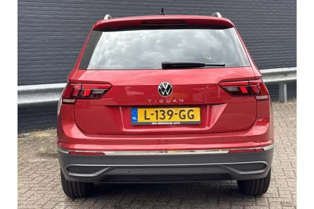 Volkswagen Tiguan (2021) thumbnail 6