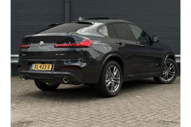 BMW X4 (2019) thumbnail 2
