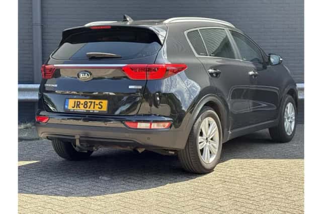 Kia Sportage (2016) thumbnail 2