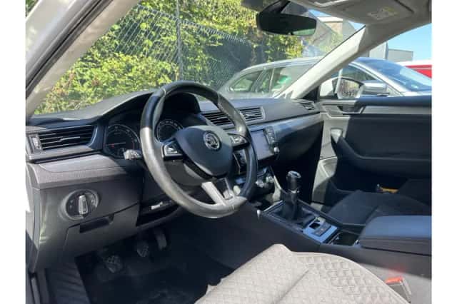 Škoda Superb (2017) thumbnail 3