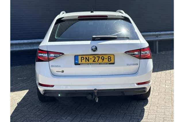 Škoda Superb (2017) thumbnail 6