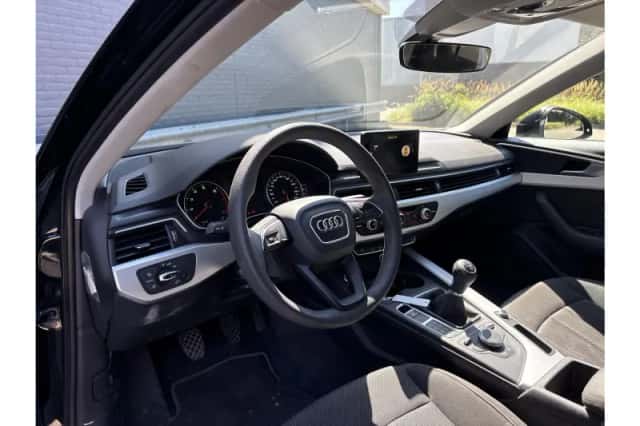 Audi A4 (2016) thumbnail 3