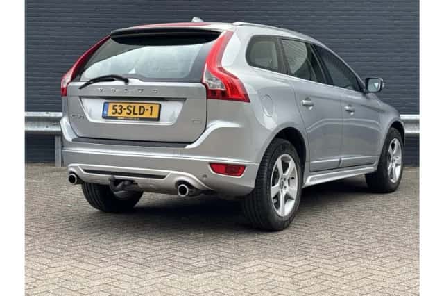 Volvo XC60 (2011) thumbnail 2
