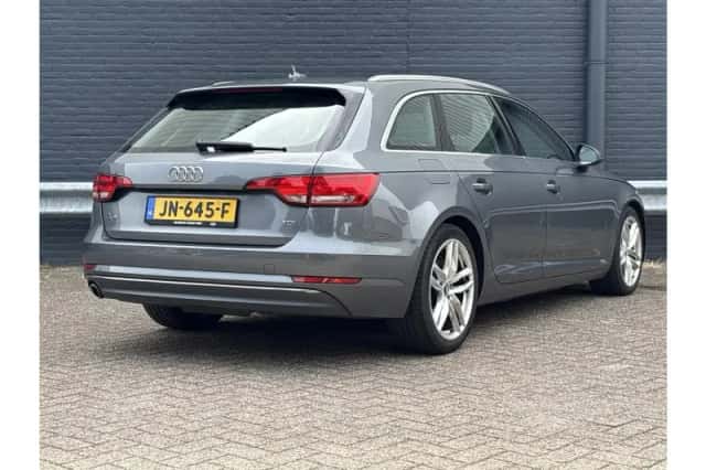 Audi A4 (2016) thumbnail 2