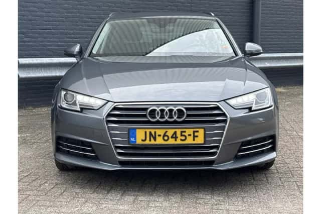 Audi A4 (2016) thumbnail 5