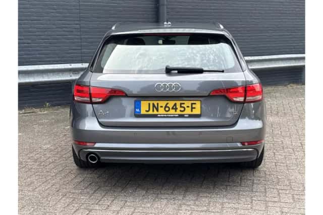 Audi A4 (2016) thumbnail 6