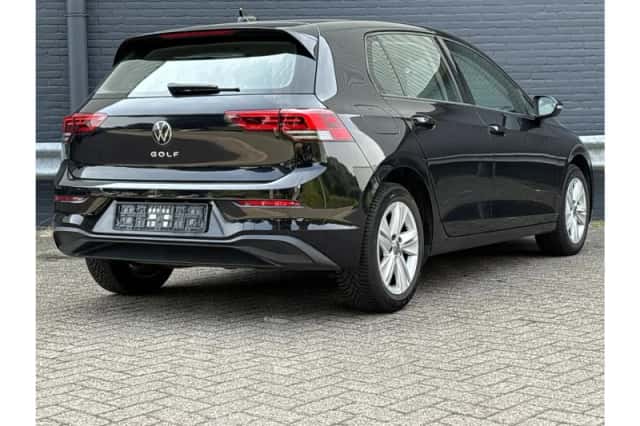 Volkswagen Golf (2021) thumbnail 2