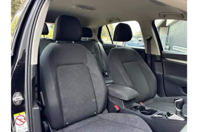 Volkswagen Golf (2021) thumbnail 4