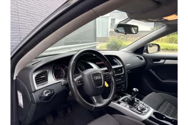 Audi A5 (2011) thumbnail 3