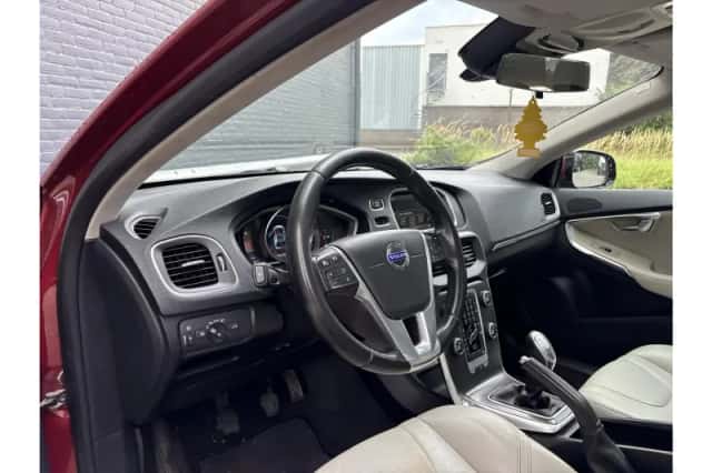 Volvo V40 (2012) thumbnail 3
