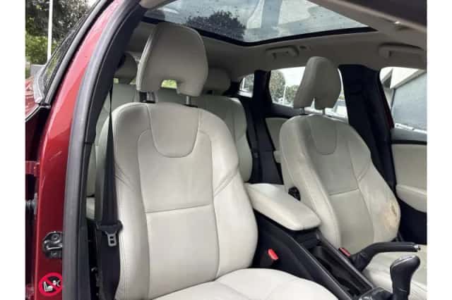 Volvo V40 (2012) thumbnail 4