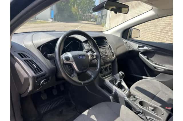 Ford Focus (2014) thumbnail 3