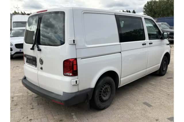 Volkswagen Transporter (2022) thumbnail 2