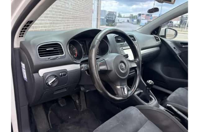 Volkswagen Golf (2008) thumbnail 3
