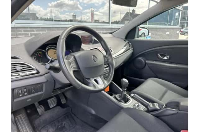 Renault Mégane (2010) thumbnail 3