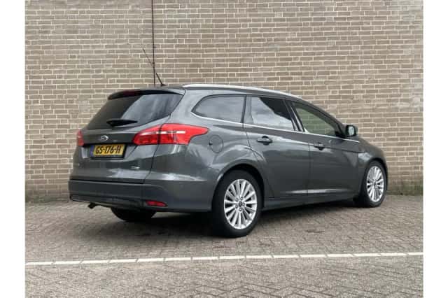 Ford Focus (2015) thumbnail 2