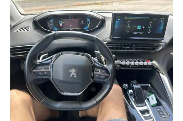 Peugeot 3008 (2021) thumbnail 3