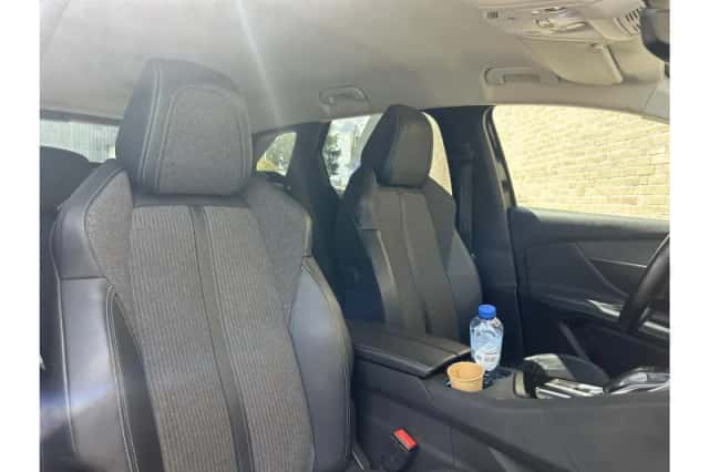 Peugeot 3008 (2021) thumbnail 4