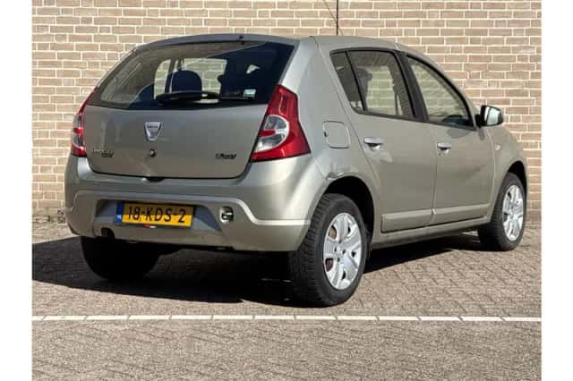 Dacia Sandero (2009) thumbnail 2