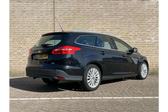 Ford Focus (2015) thumbnail 2