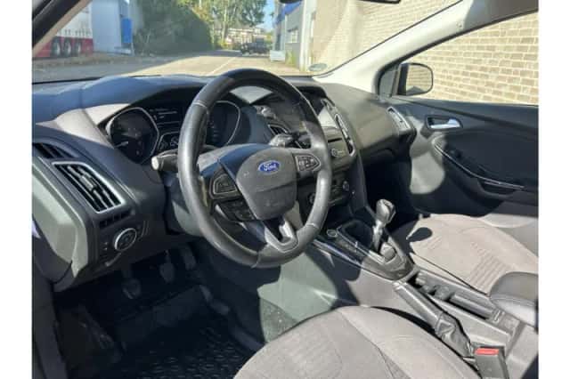 Ford Focus (2015) thumbnail 3