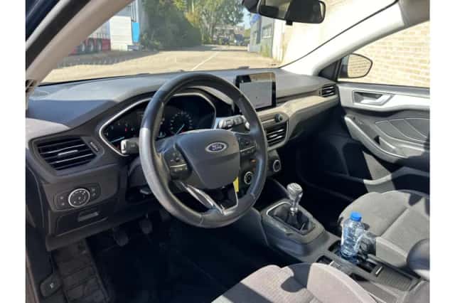 Ford Focus (2019) thumbnail 3