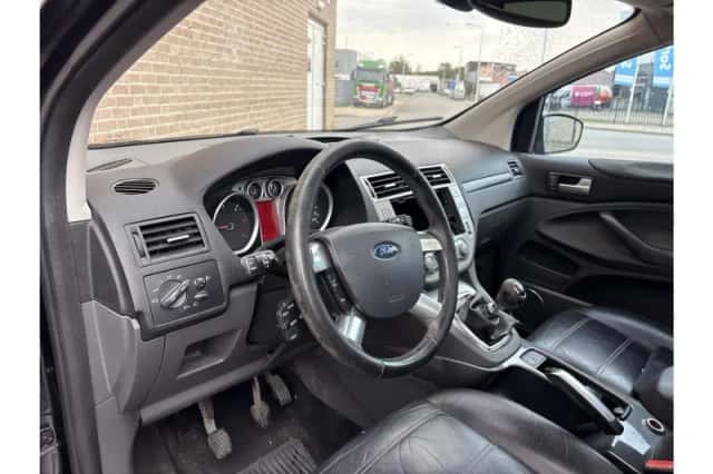 Ford Kuga (2009) thumbnail 3