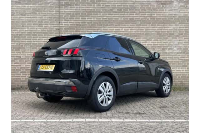 Peugeot 3008 (2019) thumbnail 2