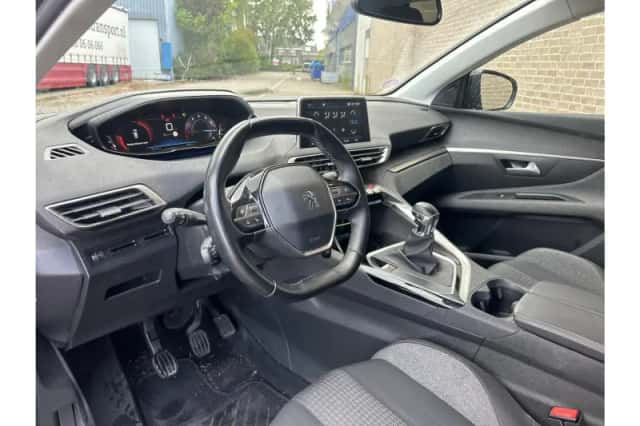 Peugeot 3008 (2019) thumbnail 3