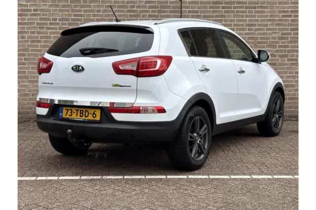 Kia Sportage (2012) thumbnail 2