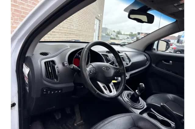 Kia Sportage (2012) thumbnail 3