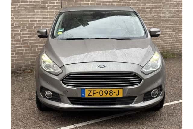 Ford S-Max (2016) thumbnail 5