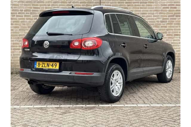 Volkswagen Tiguan (2009) thumbnail 2
