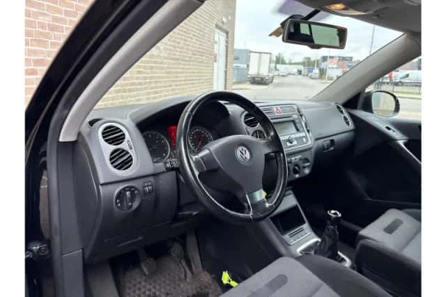 Volkswagen Tiguan (2009) thumbnail 3