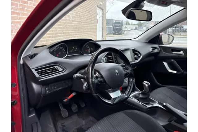 Peugeot 308 (2017) thumbnail 3