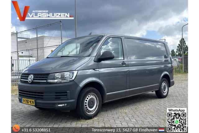 Volkswagen Transporter (2018) thumbnail 1